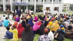 কলাপাড়ায় আসামি ছাড়াতে থানা ঘেরাও: পুলিশের লাঠিচার্জ