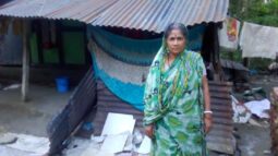 প্রধানমন্ত্রীর ঘরের আশায় স্বপ্ন বুনছে পটুয়াখালীর আলো রানী