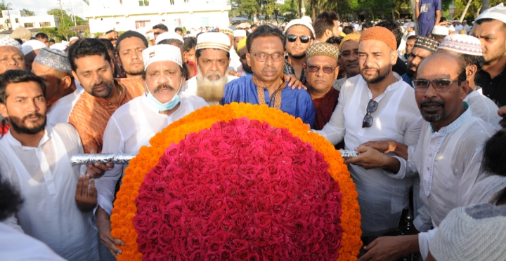 আব্দুর সবুর খান সবুজ’র কফিনে পানিসম্পদ প্রতিমন্ত্রীর পক্ষে শ্রদ্ধা
