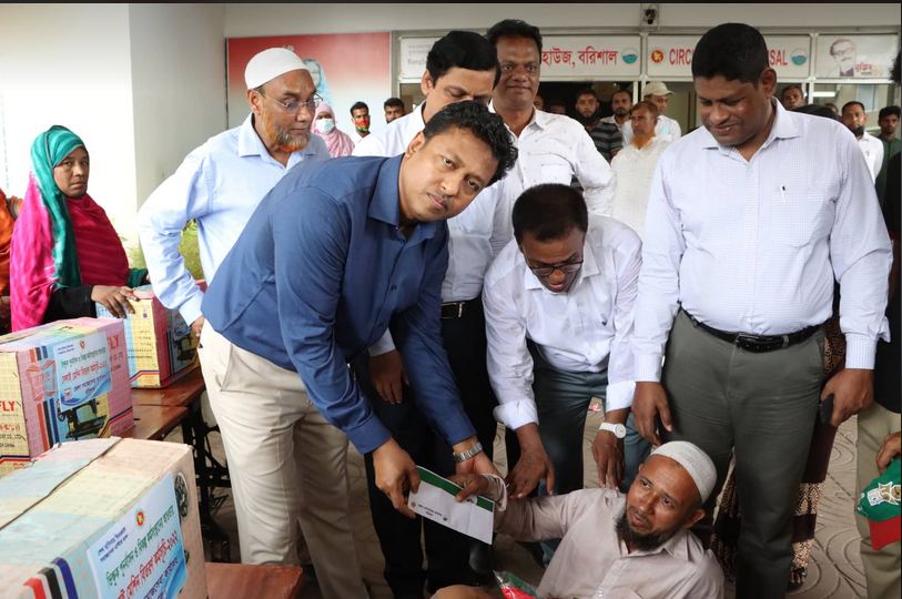 প্রধানমন্ত্রীর সহায়তা পেল বরিশালের ৬৭ ভিক্ষুক