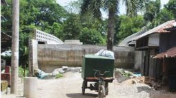 সেতু আছে, সংযোগ সড়ক নেই