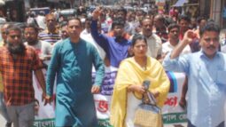 বরিশালে নুরে আলম ও আঃ রহিমের হত্যার প্রতিবাদে জেলা কৃষকদলের বিক্ষোভ