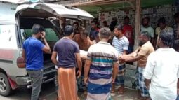 ২৪ জন জেলে নিয়ে সাগরে দু’টি মাছ ধরা ট্রলার ডুবি, নিখোঁজ রয়েছে দুই জেলে