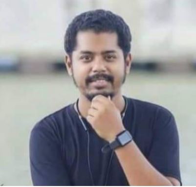 বাসের পেছনে ট্রাকের ধাক্কা: নিহত তরুণ ফটোগ্রাফার