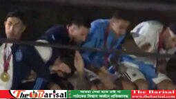 অল্পের জন্য দুর্ঘটনা থেকে বাঁচলেন মেসিরা