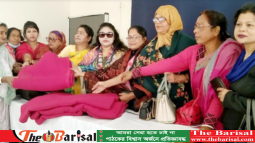 আগৈলঝাড়া উপজেলা মহিলা আ.লীগের কম্বল বিতরণ