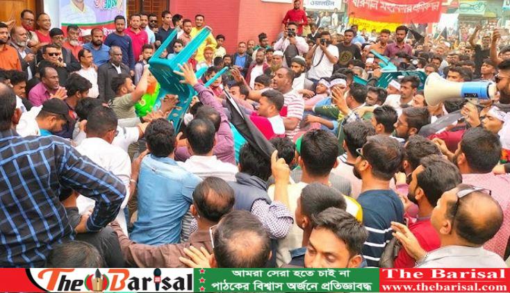 বরিশালে বিএনপির সমাবেশে ছাত্রদল-স্বেচ্ছাসেবক দলের মধ্যে সংঘর্ষ
