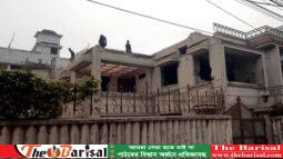 ভেঙে ফেলা হচ্ছে এরশাদ শিকদারের ‘স্বর্ণকমল’