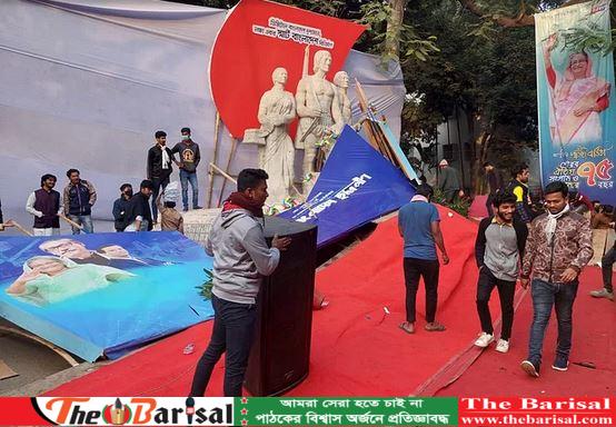 মঞ্চ ভেঙে পড়ে গেলেন ওবায়দুল কাদের