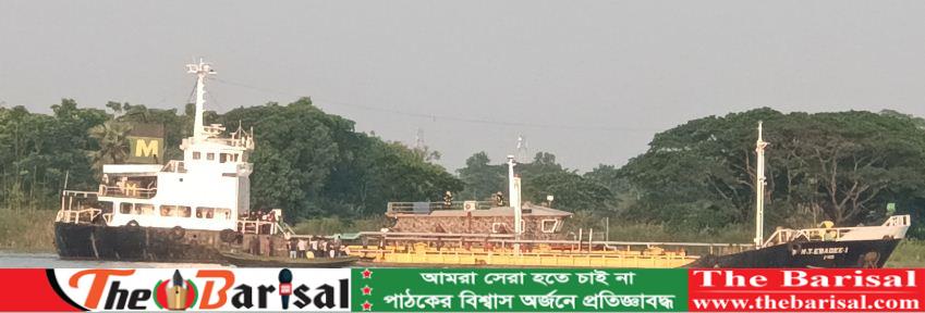 কীর্তনখোলা নদীতে তেলের ট্যাংকার বিস্ফোরণ: কয়েকজনের মৃত্যু