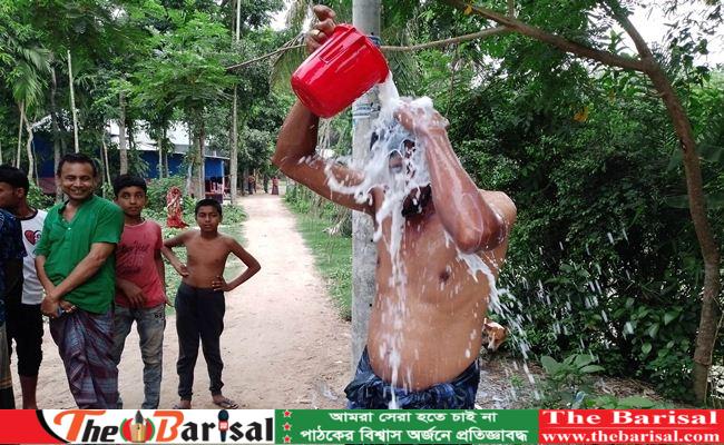 স্ত্রীর দেয়া মামলা খারিজ, এক মণ দুধ দিয়ে স্বামীর গোসল