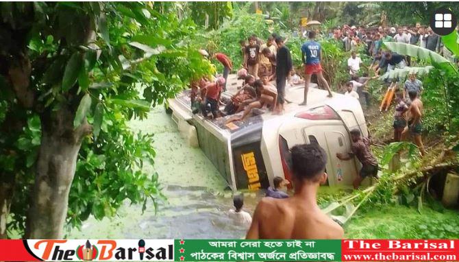 গৌরনদীতে দুটি যাত্রীবাহী বাসের মুখোমুখি সংঘর্ষে আহত ২৭