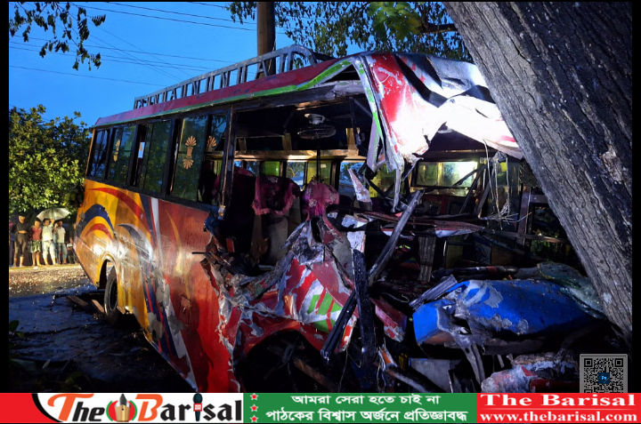 ঢাকা-বরিশাল মহাসড়কে ২ বাসের মুখোমুখি সংঘর্ষ, নিহত ১