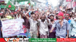 বরিশালে প্যাডেল রিকসা চালকদের বিক্ষোভ