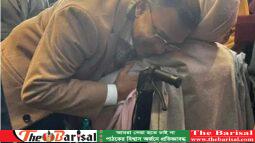 লন্ডনে মাকে স্বাগত জানালেন পুত্র তারেক রহমান