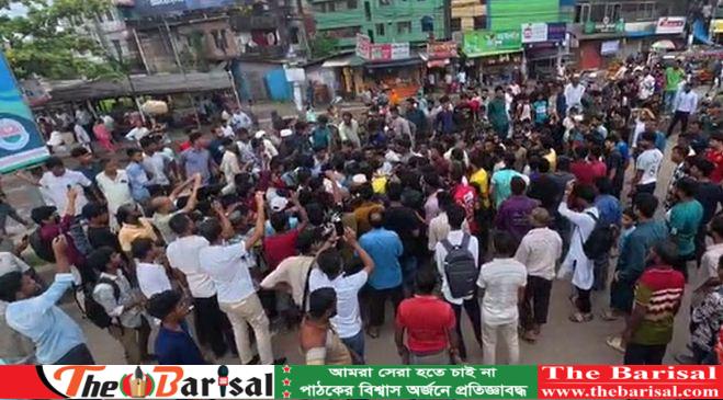বরিশালে শ্রমিকদের সঙ্গে ছাত্র-জনতার সংঘর্ষ, ॥ অবরোধের স্থান শ্রমিকরেদর দখলে